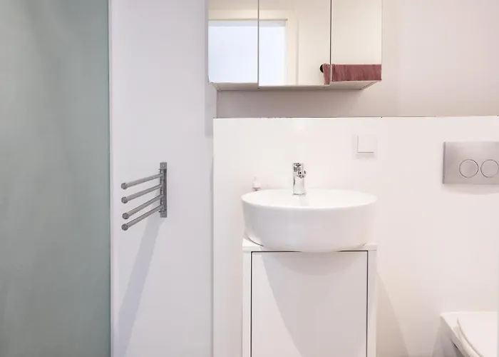 Sunnyside Apartment *